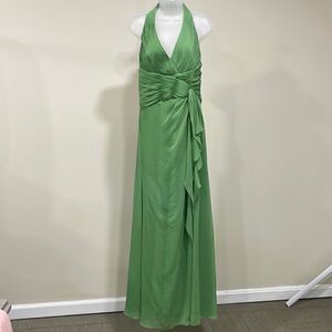 NWOT David’s Bridal semi formal halter green dress.  Size 10.  (M).